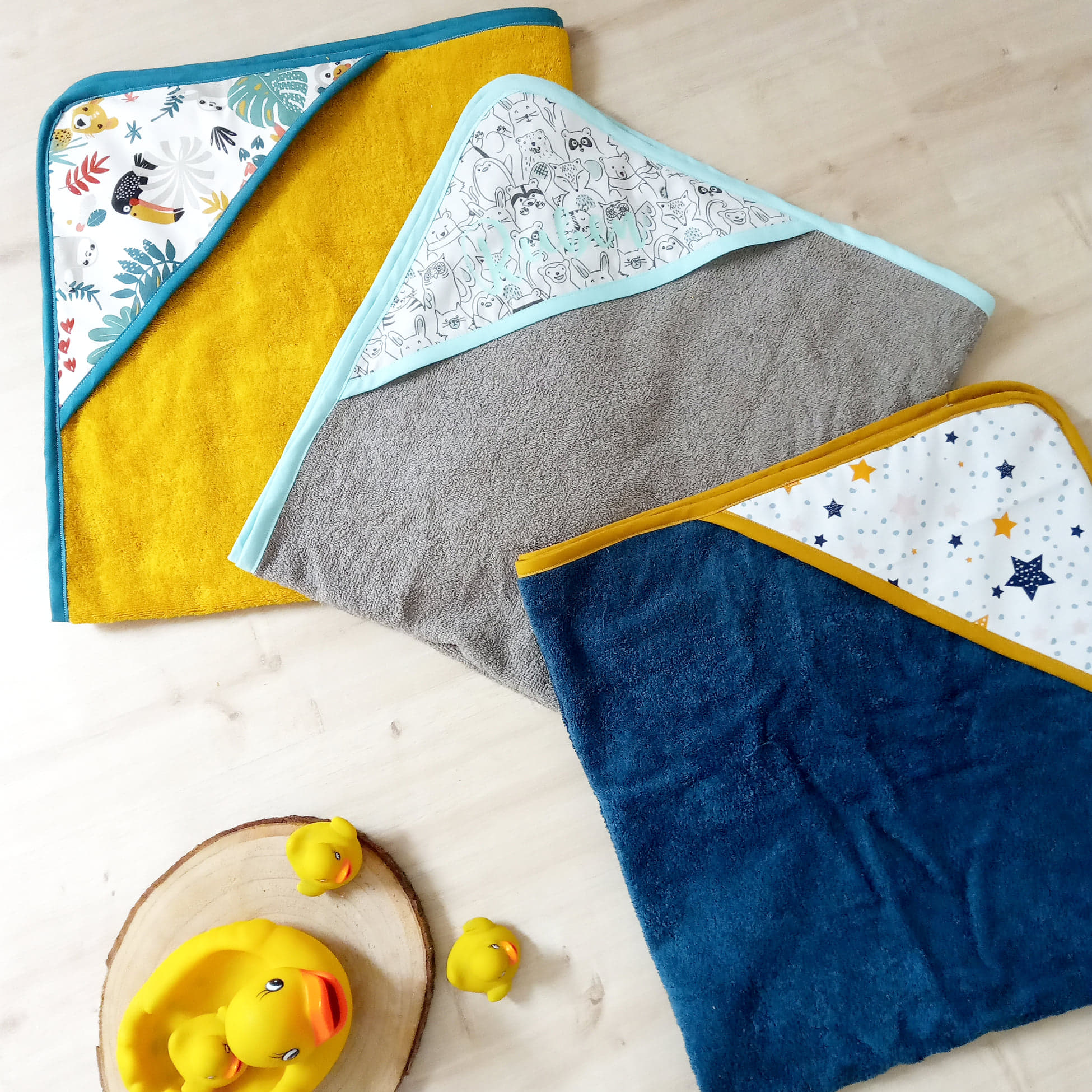 Cape de bain, blue star et éponge bleue paon – Image 2