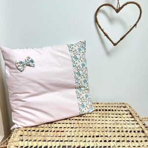 Coussin, Tisania et uni rose