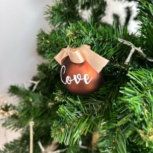 Boule de Noël, marron mat et ruban crème