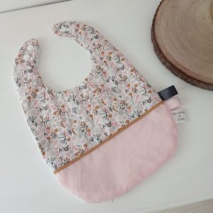 Bavoir, fleuri rose et curry et uni rose pâle passepoil curry