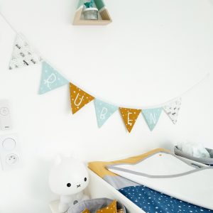 Guirlande de fanions, étoile moutarde et menthe