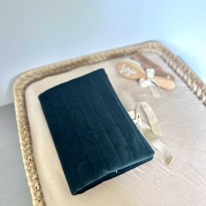 Protège carnet de santé, velours matelassé vert