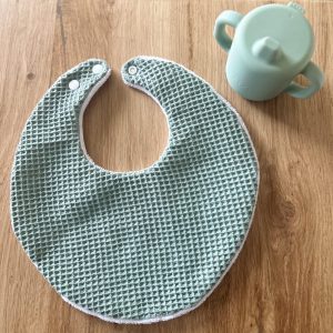 Bavoir rond, éponge nid d&rsquo;abeille eucalyptus et éponge doudou blanche