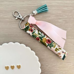 Porte clés, garden party et satin rose