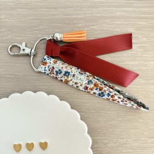 Porte clés, liberty Phoebe rouille et satin bordeaux