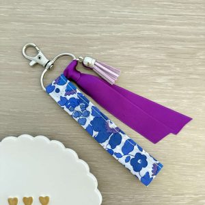 Porte clés, liberty betsy lavande et satin aubergine