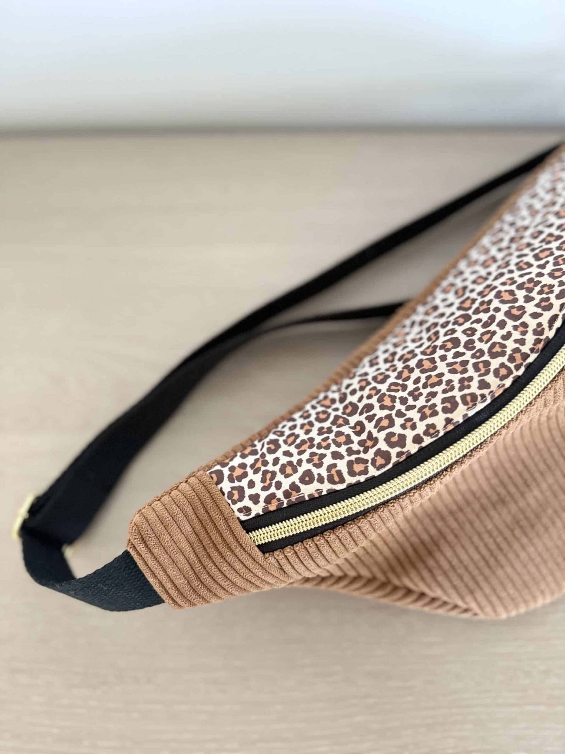 Sac banane, velours côtelé camel et coton motifs léopards – Image 2