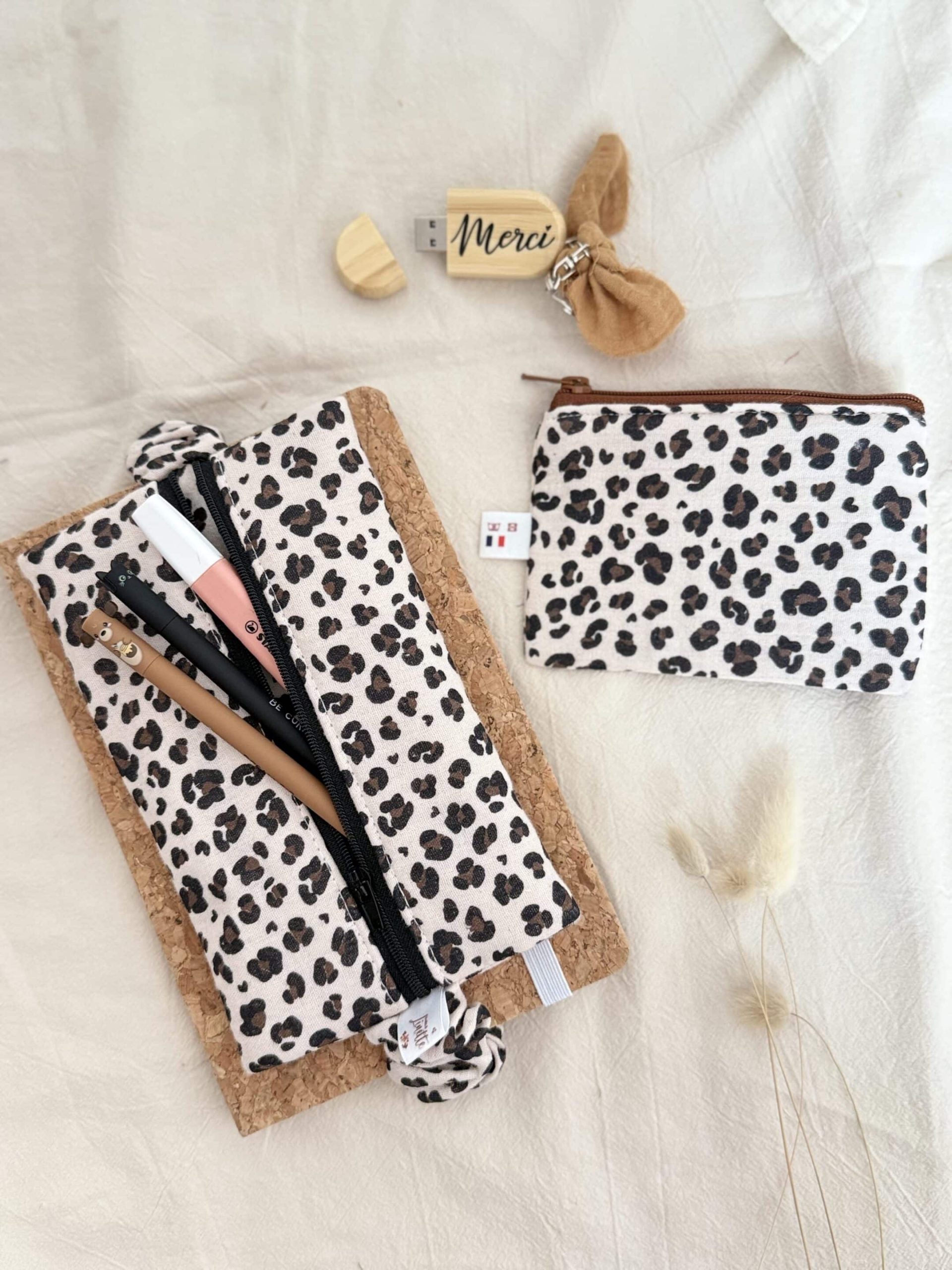 Trousse plate élastiquée, double gaze léopard – Image 3