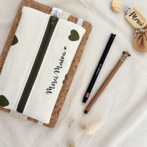 Trousse plate élastiquée, double gaze coeurs kaki