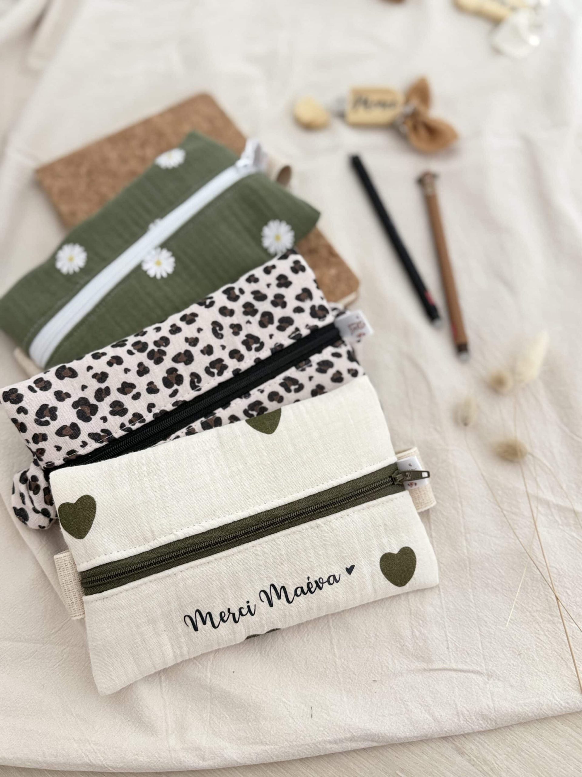 Trousse plate élastiquée, double gaze léopard – Image 2