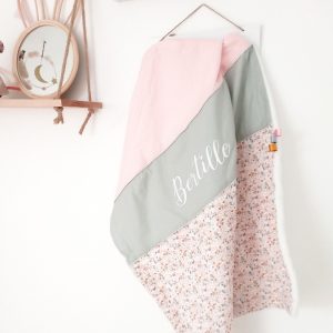 Couverture, fleuri rose et curry, rose pale et gris clair