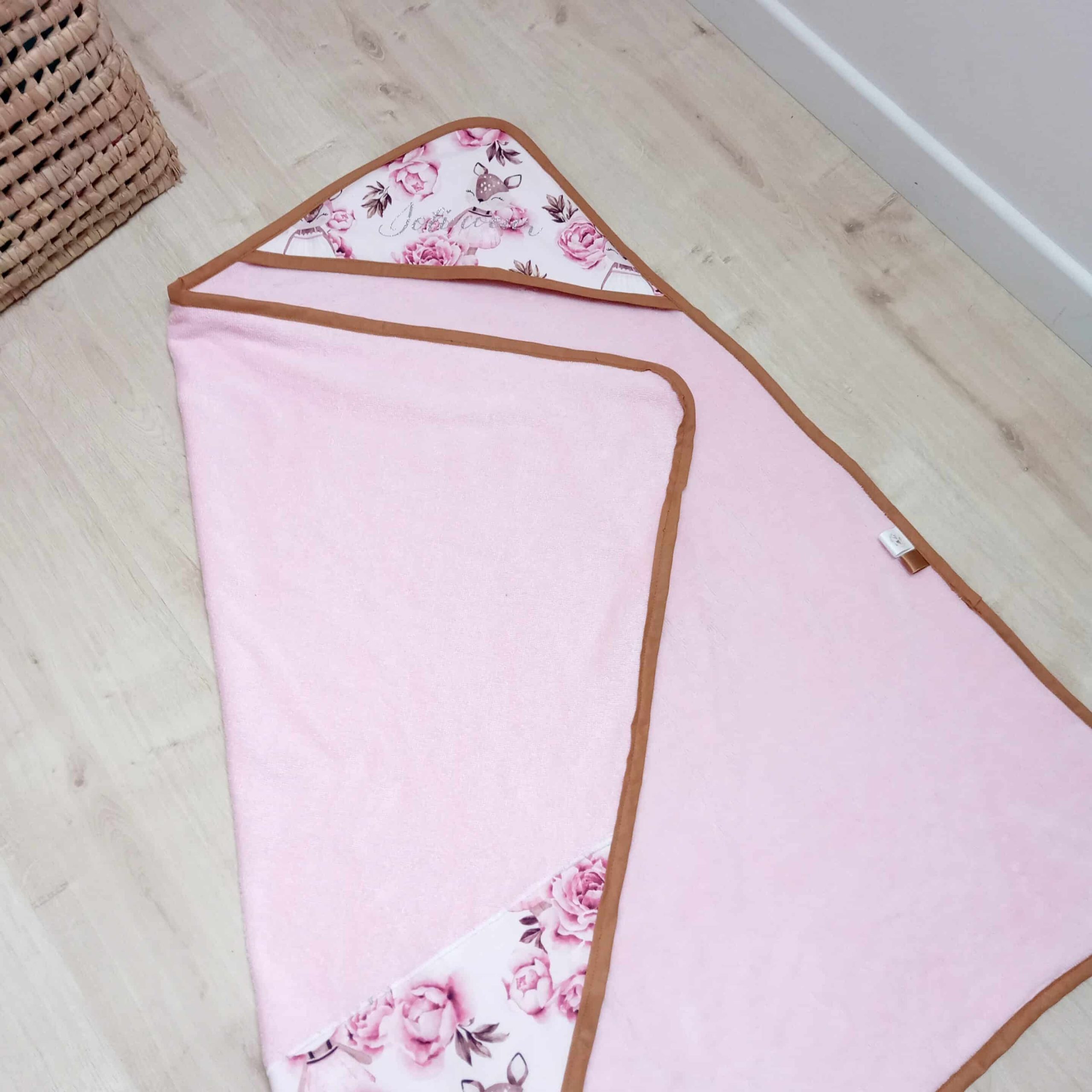 Cape de bain, faons et pivoines et éponge rose – Image 3