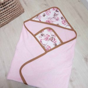 Cape de bain, faons et pivoines et éponge rose