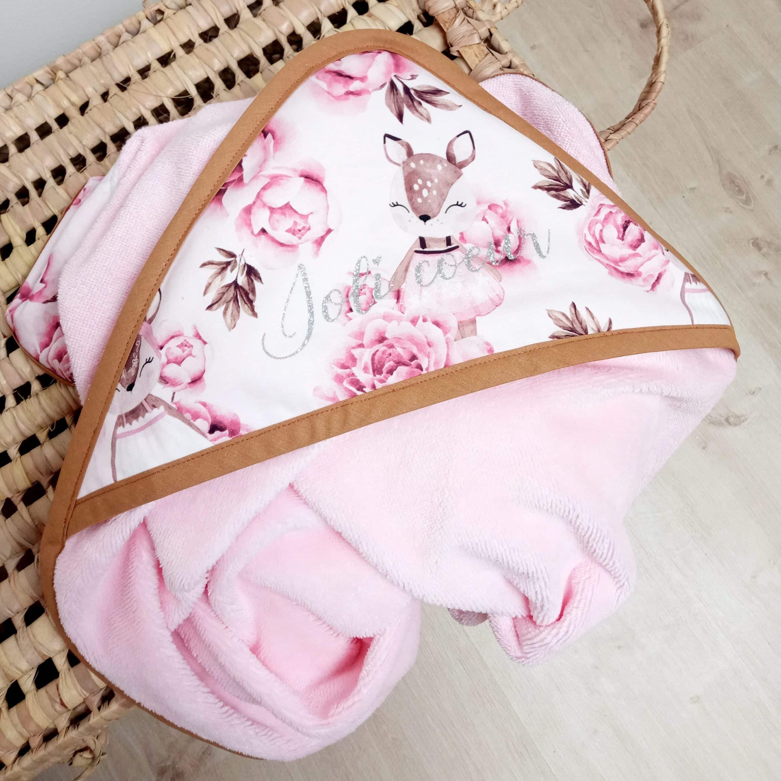 Cape de bain, faons et pivoines et éponge rose – Image 2