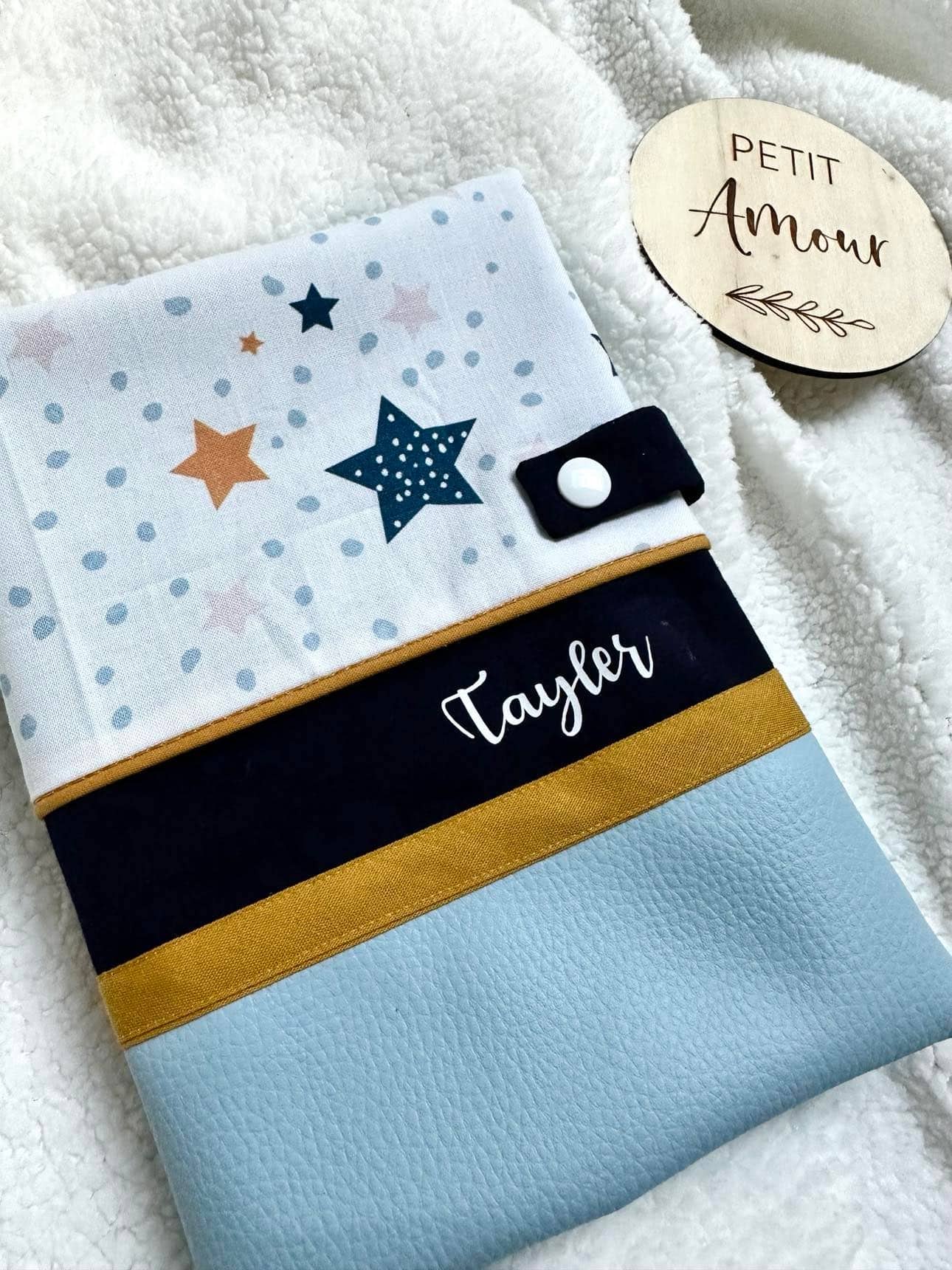 Protège carnet de santé, coton blue star et simili ciel Tayler – Image 3