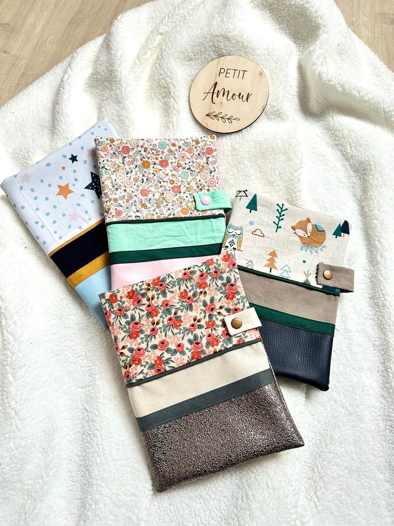 Protège carnet de santé, coton blue star et simili ciel Tayler – Image 2