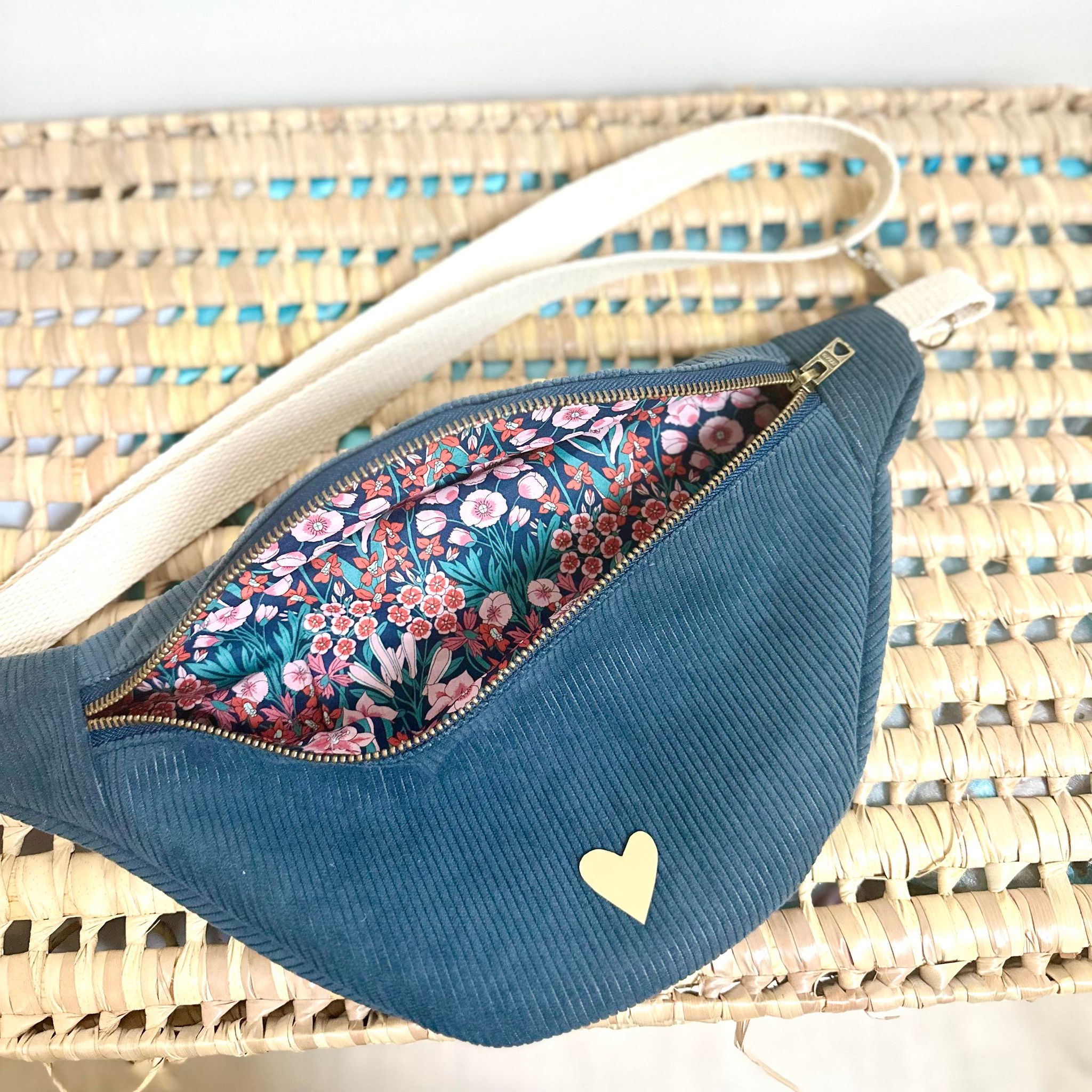 Sac banane, velours marine, liberty primrose, sangle crème – Image 5