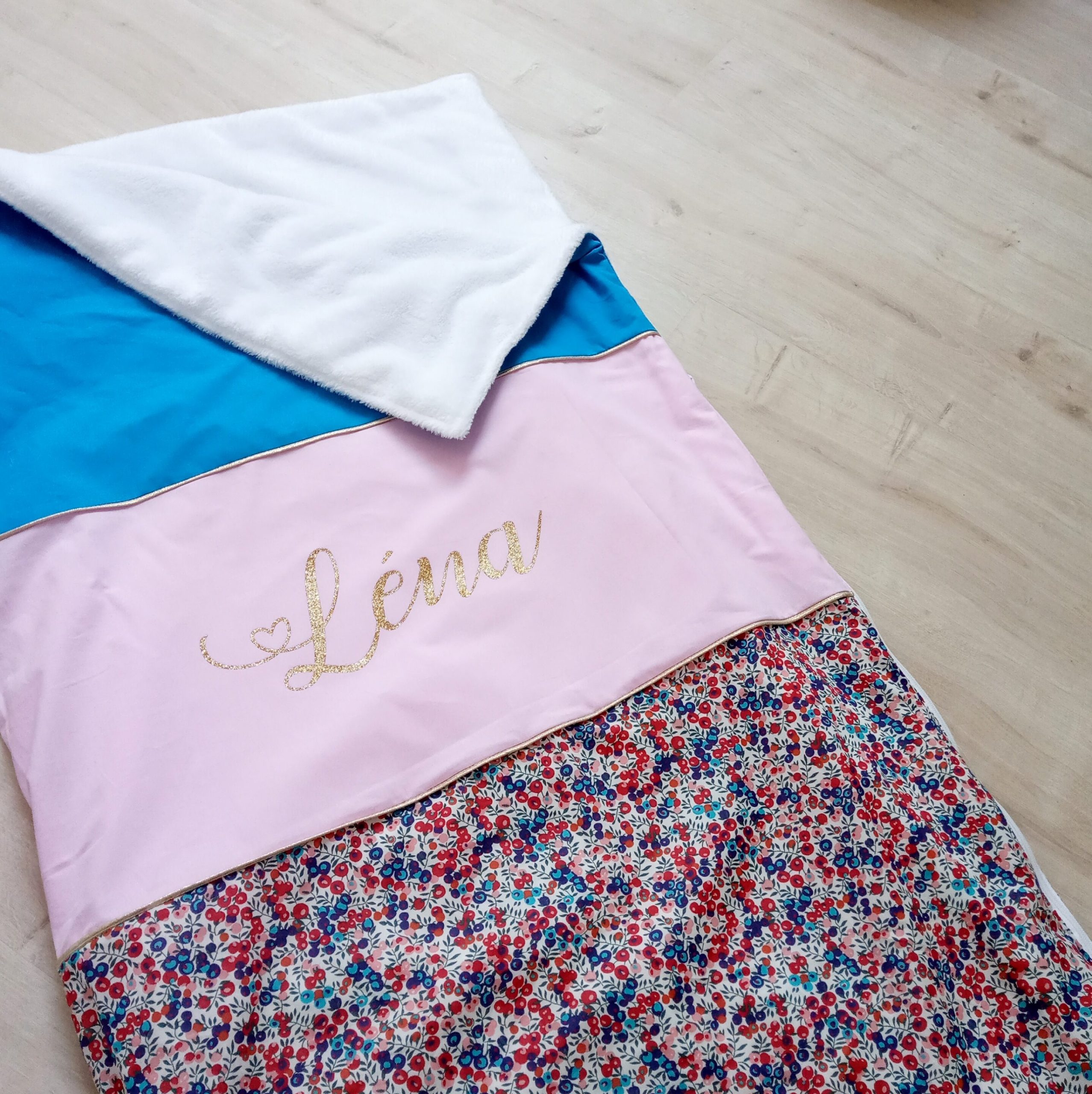 Sac de couchage, liberty wiltshire rouge, uni bleu et rose pâle – Image 3