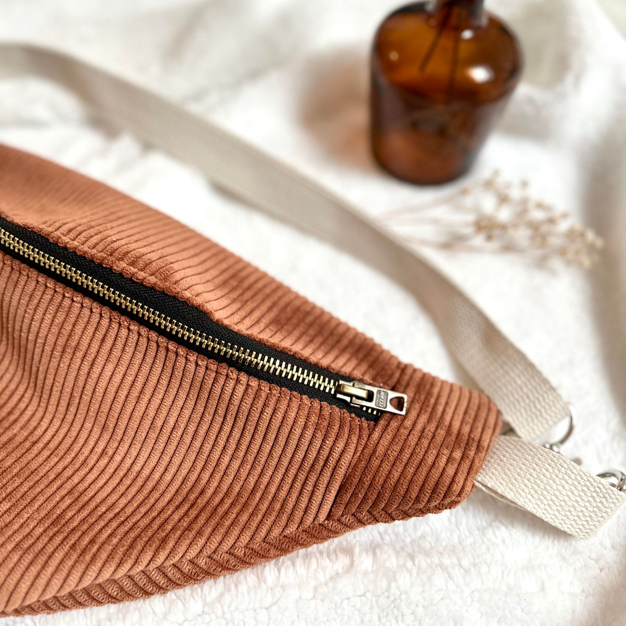 Sac banane, velours écureuil, liberty phoebe rouille et sangle camel – Image 4