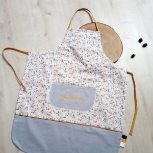 Tablier, fleuri rose et curry uni gris