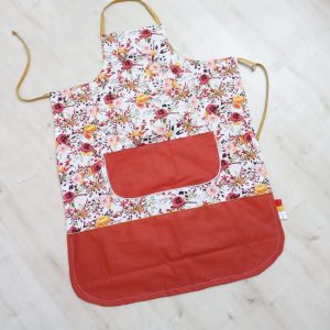 Tablier, fleurs d&rsquo;automne et uni terracota