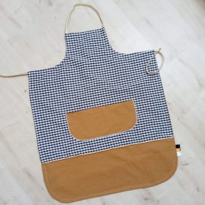 Tablier, Vichy noir et uni camel