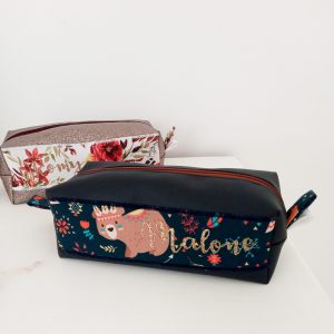 Trousse à crayon simple, simili marine et grenade adventure